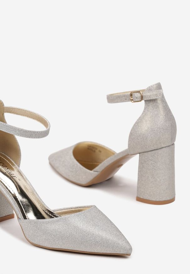 Renee - Złote Brokatowe Czółenka na Słupku Loresi. Nosek buta: szpiczasty. Zapięcie: sprzączka. Kolor: złoty. Materiał: jeans. Obcas: na słupku. Styl: elegancki
