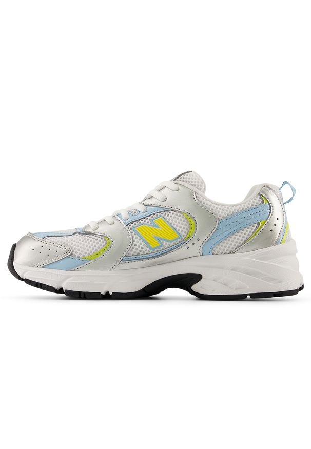 Buty dziecięce New Balance G5308S1 – białe. Okazja: na co dzień, na uczelnię. Kolor: biały. Materiał: syntetyk, materiał, guma. Szerokość cholewki: normalna