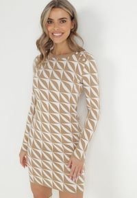 Born2be - Biało-Beżowa Sukienka Dzianinowa w Geometryczny Wzór Hynnee. Kolor: biały. Materiał: dzianina. Wzór: geometria. Długość: mini #6