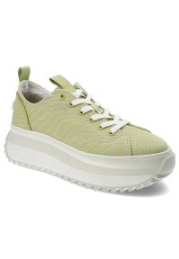 Zielone Sneakersy Tamaris Modne Obuwie Damskie. Okazja: na co dzień, na spacer. Zapięcie: sznurówki. Kolor: zielony. Materiał: materiał. Sezon: lato, wiosna. Sport: turystyka piesza