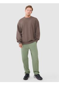 4f - 4F Bluza dresowa oversize nierozpinana bez kaptura męska - brązowa L. Okazja: na co dzień. Typ kołnierza: bez kaptura. Kolor: brązowy. Materiał: dresówka. Styl: casual, klasyczny, sportowy #2