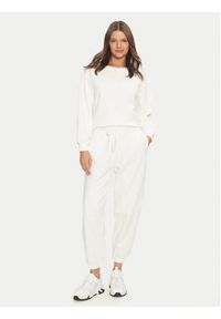 Deha Spodnie dresowe A00555 Écru Regular Fit. Materiał: bawełna #3