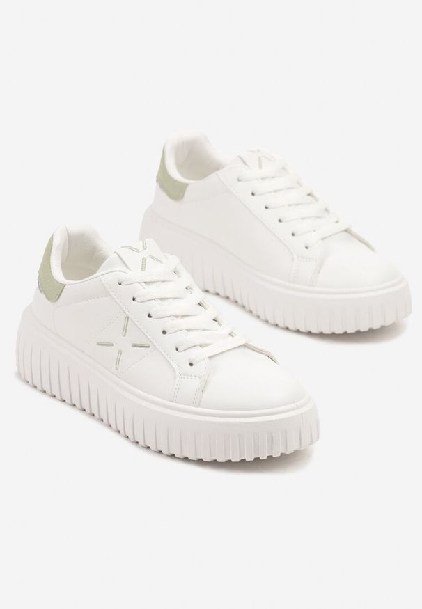 Renee - Biało-Zielone Sneakersy na Platformie z Tłoczeniem i Brokatową Wstawką Nuselin. Okazja: na co dzień. Kolor: biały. Materiał: jeans, skóra. Obcas: na platformie