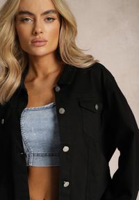Renee - Czarna Jeansowa Kurtka z Bawełny z Metalicznym Guzikami Urielati. Kolor: czarny. Materiał: bawełna, jeans. Wzór: aplikacja. Styl: rockowy