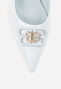 Born2be - Niebieskie Czółenka Sandały Vices na Kaczuszce Bez Pięty z Metaliczną Ozdobą Lilenda. Okazja: do pracy, na co dzień, na spotkanie biznesowe, na spacer. Kolor: niebieski. Wzór: aplikacja. Sezon: lato. Obcas: na szpilce. Styl: elegancki, biznesowy, glamour, casual. Wysokość obcasa: średni #7
