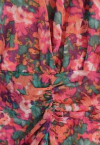 Born2be - Różowo-Pomarańczowa Kopertowa Sukienka Mini w Kwiatki Oheldia. Kolor: różowy. Wzór: kwiaty. Sezon: wiosna, lato. Typ sukienki: kopertowe. Długość: mini #8