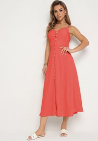 Born2be - Czerwona Sukienka na Cienkich Regulowanych Ramiączkach Zapinana na Guziki Palfea. Kolor: czerwony. Długość rękawa: na ramiączkach. Wzór: aplikacja. Styl: elegancki #1