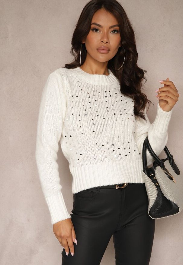 Renee - Jasnobeżowy Casualowy Sweter z Bawełną i Cekinami Savintha. Okazja: na co dzień. Kolor: beżowy. Materiał: bawełna. Wzór: aplikacja. Styl: casual