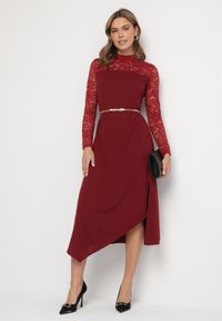 Born2be - Bordowa Rozkloszowana Sukienka z Koronką i Stójką Edanith. Okazja: na co dzień. Typ kołnierza: kołnierzyk stójkowy. Kolor: czerwony. Materiał: koronka. Długość rękawa: długi rękaw. Wzór: koronka. Typ sukienki: proste. Styl: casual, wizytowy #2