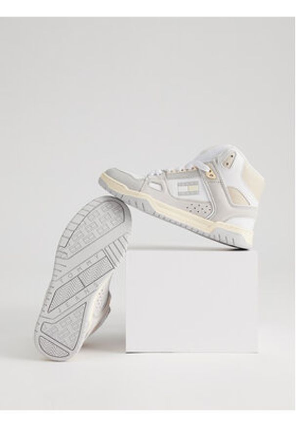 Tommy Jeans Sneakersy Wmn Skate Mid EN0EN02027 Biały. Kolor: biały. Materiał: skóra. Sport: skateboard