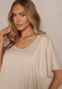 Renee - Beżowy T-shirt z Wiskozą w Stylu Nietoperza Liofala. Okazja: na co dzień. Kolor: beżowy. Materiał: wiskoza. Styl: elegancki, casual #4