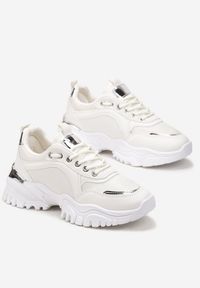 Born2be - Białe Sneakersy Irelota. Nosek buta: okrągły. Kolor: biały. Materiał: materiał, tkanina. Szerokość cholewki: normalna #4