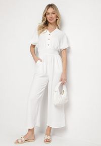 Born2be - Biały Kombinezon z Wiskozy z Gumką w Talii i Dekoltem w Serek z Guzikami Nisella. Okazja: na co dzień. Kolor: biały. Materiał: wiskoza. Długość rękawa: krótki rękaw. Długość: krótkie. Styl: casual, elegancki #5