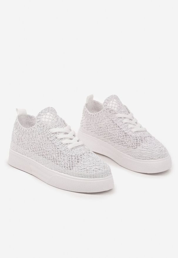 Born2be - Białe Koronkowe Sneakersy na Niskiej Platformie Nanalisea. Okazja: na co dzień. Kolor: biały. Materiał: koronka. Obcas: na platformie
