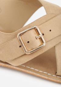 Born2be - Beżowe Sandały Typu Japonki VICES Ozdobione Klamrą Nanrunia. Okazja: na co dzień. Zapięcie: klamry. Kolor: beżowy. Materiał: koronka. Wzór: aplikacja. Styl: klasyczny, wakacyjny, casual #4