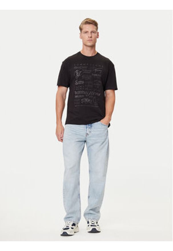 Tommy Jeans T-Shirt Archive Logos DM0DM21584 Czarny Relaxed Fit. Kolor: czarny. Materiał: bawełna