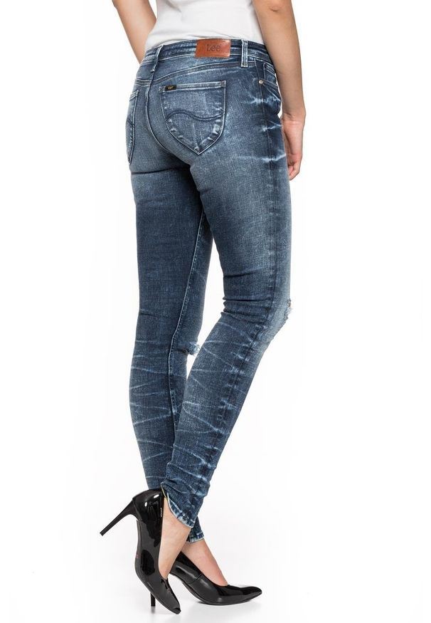 Lee - SPODNIE DAMSKIE LEE TOXEY WILD STORM L527WMSK. Stan: obniżony. Wzór: aplikacja. Styl: vintage