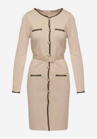 Born2be - Beżowa Dzianinowa Sukienka z Wiskozą Zdobiona Metalicznymi Wstawkami i Paskiem Caledi. Okazja: na co dzień. Kolor: beżowy. Materiał: wiskoza, dzianina. Długość rękawa: długi rękaw. Wzór: aplikacja. Styl: klasyczny, casual, elegancki #4