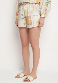 Born2be - Żółte Szorty ze Wzorem Boho i Wiązaniem Fevelarise. Okazja: na co dzień. Kolor: beżowy. Styl: boho