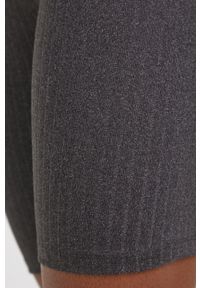 Answear Lab szorty damskie kolor czarny gładkie medium waist. Kolor: czarny. Materiał: dzianina. Wzór: gładki. Styl: wakacyjny #3