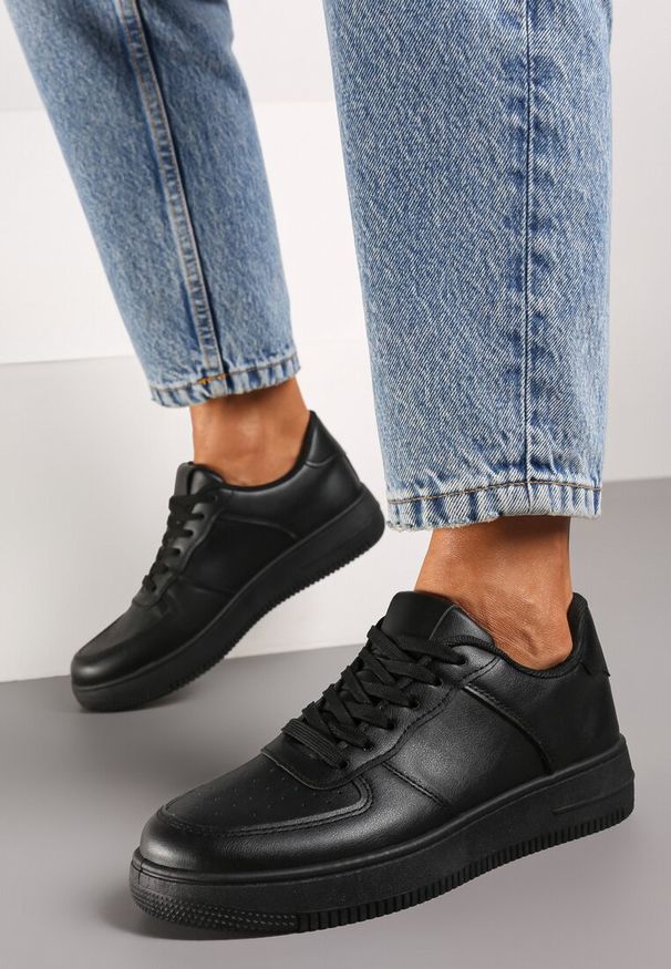 Renee - Czarne Sneakersy z Ekoskóry do Kostki ze Sznurowaniami Patrila. Okazja: na spotkanie biznesowe. Nosek buta: okrągły. Kolor: czarny. Materiał: jeans. Obcas: na obcasie. Wysokość obcasa: niski