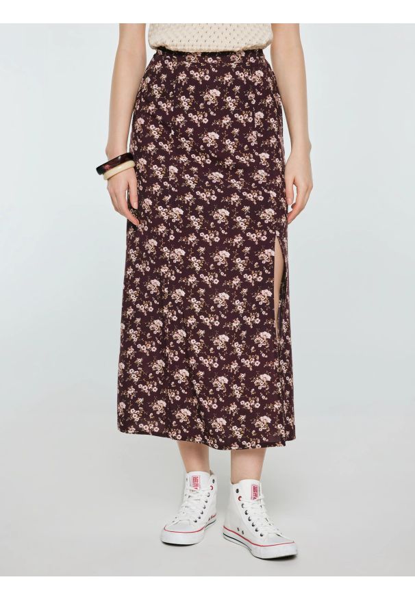Big-Star - Spódnica damska midi w kwiatowy wzór brązowa Shimenita 804. Kolor: brązowy. Materiał: wiskoza, materiał, tkanina. Wzór: kwiaty. Styl: klasyczny