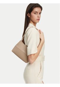 Calvin Klein Torebka Ck Mixmedia Convertible Bag_Mono K60K613170 Beżowy. Kolor: beżowy. Materiał: skórzane