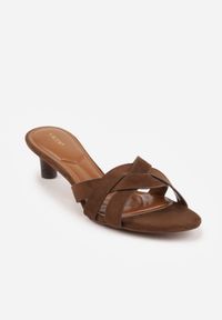 Renee - Brązowe Klapki na Kaczuszce VICES Ozdobione Geometryczną Cholewką Nedanoire. Okazja: na randkę, na spacer. Kolor: brązowy. Wzór: geometria, aplikacja. Obcas: na szpilce. Styl: boho. Wysokość obcasa: średni #3