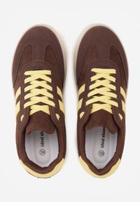 Born2be - Ciemnobrązowe Sneakersy na Kauczukowej Grubej Podeszwie z Paskami po Bokach Ninlili. Okazja: na co dzień. Zapięcie: pasek. Kolor: brązowy. Materiał: kauczuk #2