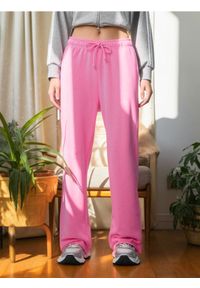 Sinsay - Spodnie dresowe - różowy. Kolor: różowy. Materiał: dresówka