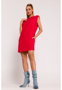 MOE - Czerwona Mini Sukienka Dopasowana z Poduszkami. Kolor: czerwony. Materiał: bawełna, elastan. Długość: mini #1