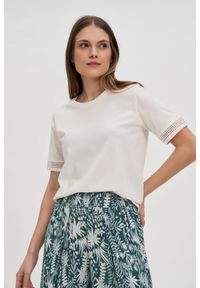 MOODO - Bluzka z krótkimi rękawami biała. Kolor: biały. Materiał: bawełna. Długość rękawa: krótki rękaw. Długość: krótkie