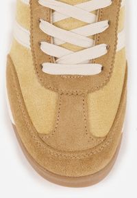 Renee - Żółte Sneakersy Ozdobione z Boku Paskami Ariene. Okazja: na co dzień. Zapięcie: pasek. Kolor: żółty. Materiał: jeans, materiał. Wzór: aplikacja. Sezon: wiosna #6