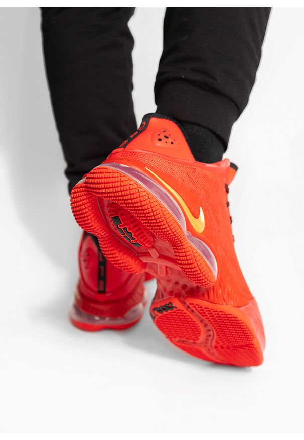 Buty do koszykówki męskie Nike LeBron XIX Low Light Crimson. Kolor: czerwony. Sport: koszykówka