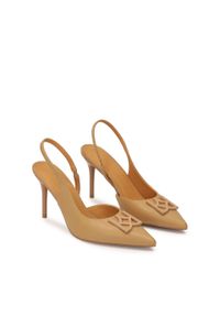 Kazar - Skórzane czółenka z odkrytą piętą. Kolor: beżowy. Materiał: skóra. Szerokość cholewki: normalna. Wzór: aplikacja. Styl: elegancki #4