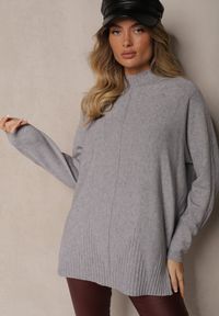 Renee - Szary Prążkowany Sweter z Półgolfem z Rozcięciami po Bokach Rerilla. Okazja: na co dzień. Kolor: szary. Materiał: prążkowany. Styl: klasyczny, elegancki, casual
