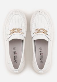 Renee - Białe Perforowane Mokasyny ze Skóry Naturalnej z Aplikacją na Platformie Heilarta. Kolor: biały. Materiał: skóra. Szerokość cholewki: normalna. Wzór: aplikacja. Obcas: na platformie #2