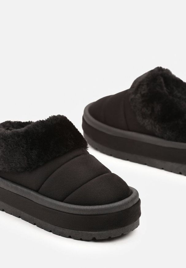 Born2be - Czarne Pikowane Śniegowce na Platformie z Imitacji Zamszu o Krótkiej Cholewce z Futrem Reasina. Okazja: na spacer. Kolor: czarny. Materiał: zamsz, futro. Szerokość cholewki: normalna. Sezon: zima. Obcas: na platformie. Styl: elegancki