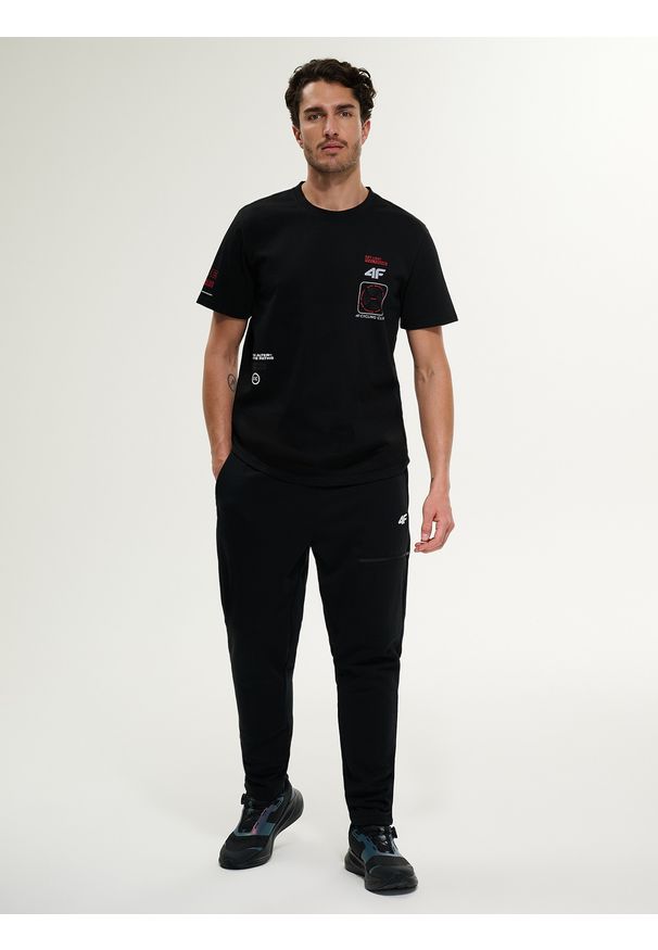 4f - 4F T-shirt regular z nadrukiem męski - czarny XXL. Okazja: na co dzień. Kolor: czarny. Materiał: materiał, bawełna, dzianina. Wzór: nadruk. Styl: casual, klasyczny