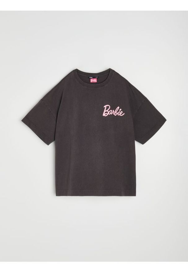 Sinsay - Bawełniana koszulka z nadrukiem na plecach Barbie - szary. Kolor: szary. Materiał: bawełna. Wzór: nadruk