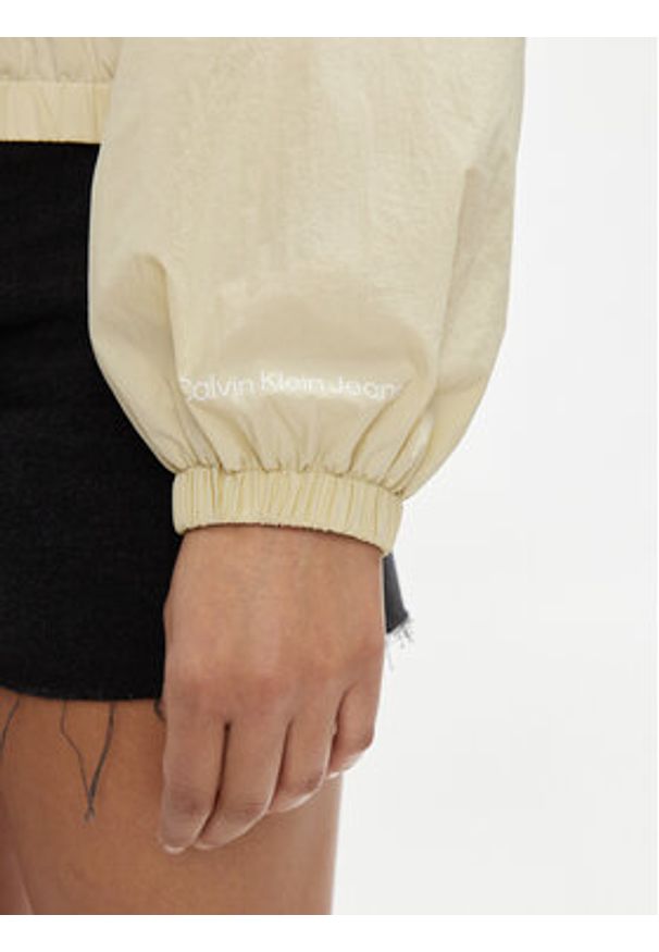 Calvin Klein Jeans Wiatrówka Logo J20J223353 Zielony Regular Fit. Kolor: zielony. Materiał: syntetyk