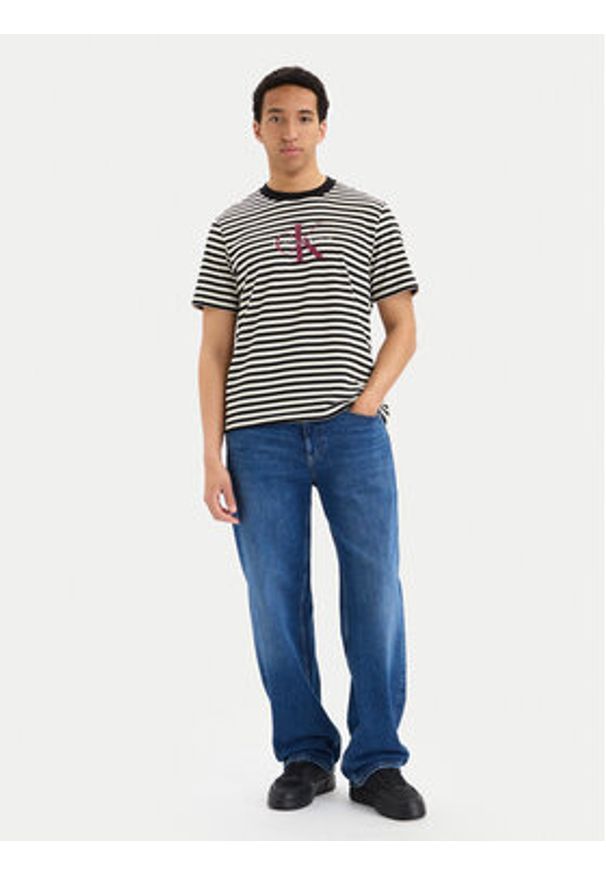 Calvin Klein Jeans T-Shirt SS 20S LV04RD204G Czarny Regular Fit. Kolor: czarny. Materiał: bawełna
