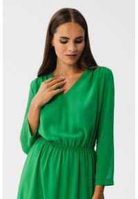 Stylove - Elegancka zwiewna sukienka szyfonowa wizytowa zielona. Okazja: na randkę. Kolor: zielony. Materiał: szyfon. Typ sukienki: oversize. Styl: elegancki, wizytowy #2