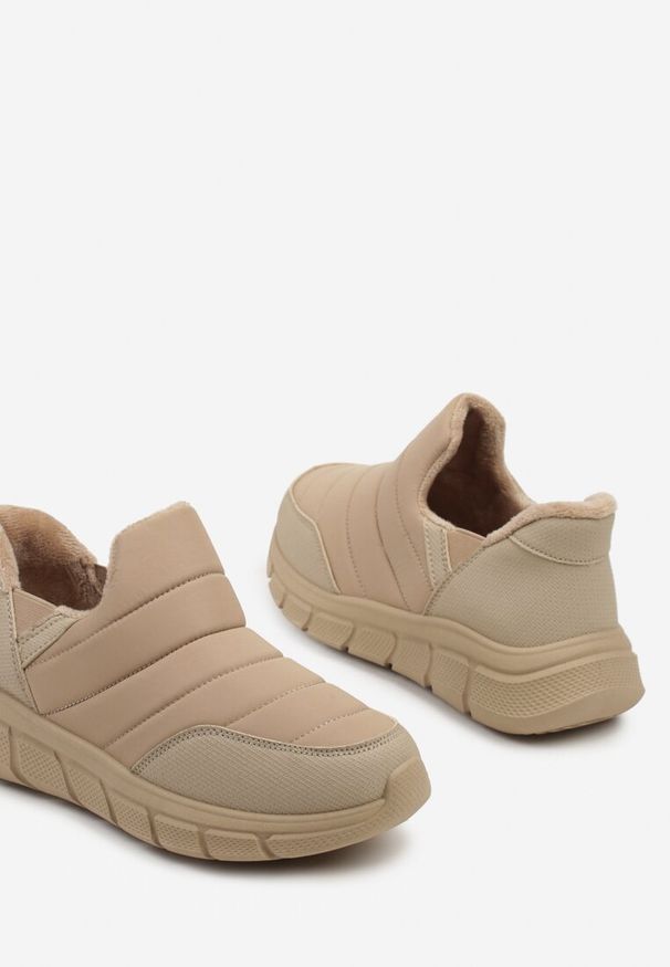 Born2be - Ciemnobeżowe Pikowane Sneakersy Śniegowce na Grubej Tłoczonej Platformie Verta. Okazja: na co dzień. Kolor: beżowy. Materiał: jeans. Obcas: na platformie