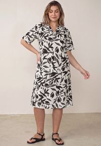 Born2be - Czarna Pudełkowa Sukienka z Wiskozy w Roślinny Wzór z Guzikami przy Dekolcie Acosia. Okazja: na co dzień. Kolekcja: plus size. Kolor: czarny. Materiał: wiskoza. Typ sukienki: proste, dla puszystych. Styl: elegancki, klasyczny, casual #5