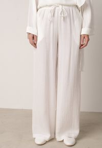 Born2be - Białe Wiskozowe Spodnie z Szeroką Nogawką i Wiązaniem w Talii Terisanna. Okazja: na co dzień. Kolor: biały. Materiał: wiskoza. Styl: casual, elegancki, klasyczny #6