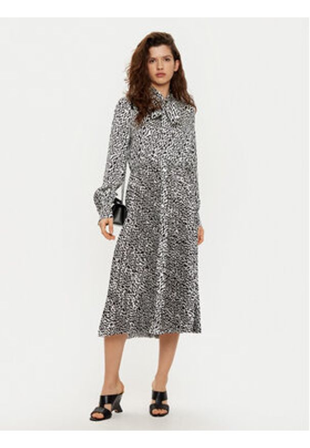 Karl Lagerfeld - KARL LAGERFELD Sukienka koszulowa A1W13020 Biały Regular Fit. Typ kołnierza: dekolt w karo. Kolor: biały. Materiał: syntetyk, wiskoza. Typ sukienki: koszulowe