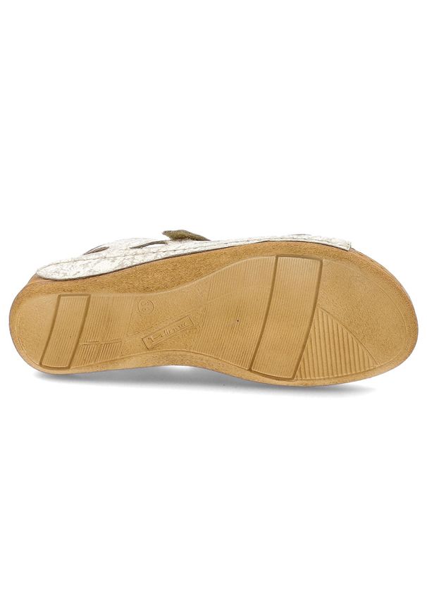 Złote Sandały Armodo Stylowe Płaskie Obuwie Damskie. Okazja: na spacer, na co dzień. Nosek buta: otwarty. Zapięcie: rzepy. Kolor: złoty. Materiał: skóra. Sezon: lato. Styl: elegancki