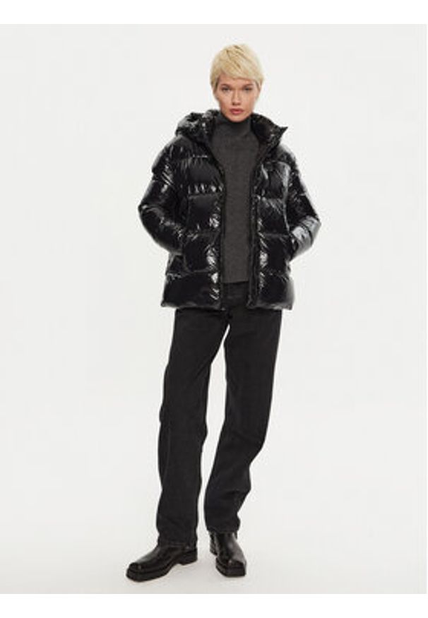 Blauer Kurtka zimowa 24WBLDC02342 Czarny Regular Fit. Kolor: czarny. Materiał: syntetyk. Sezon: zima