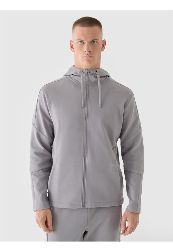 4f - 4F Bluza dresowa rozpinana z kapturem męska 4F x Robert Lewandowski - szara M. Okazja: na co dzień. Typ kołnierza: kaptur. Kolor: szary. Materiał: dresówka. Wzór: gładki, nadruk, ze splotem. Styl: casual. Sport: fitness